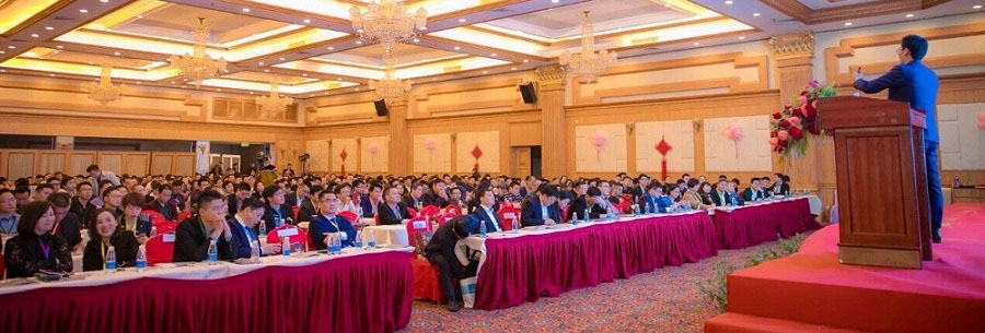 Huzheng a participat la summitul de sfârșit de an al lanțului industriei de acoperire din 2019